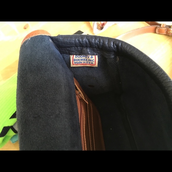 All weather leather Dooney & Bourke crossbody bag - Picture 3 of 8